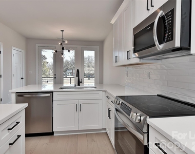 2204 Northend Drive - Photo Thumbnail 4