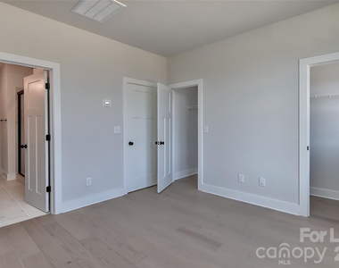 2204 Northend Drive - Photo Thumbnail 16