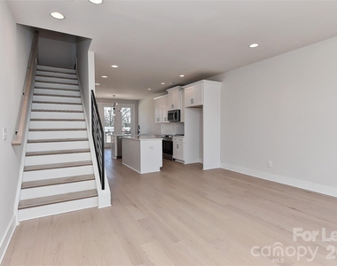 2204 Northend Drive - Photo Thumbnail 9