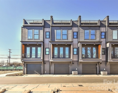 2204 Northend Drive - Photo Thumbnail 2