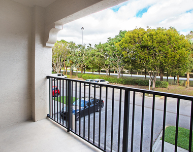 5860 W Sample Road - Photo Thumbnail 16