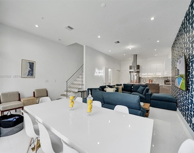 1222 Ne 15th Avenue - Photo Thumbnail 10