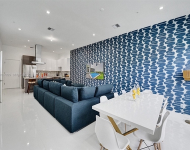 1222 Ne 15th Avenue - Photo Thumbnail 9