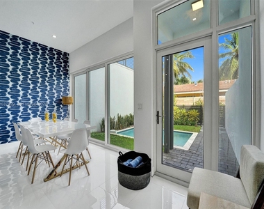1222 Ne 15th Avenue - Photo Thumbnail 8