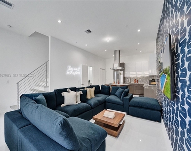 1222 Ne 15th Avenue - Photo Thumbnail 11
