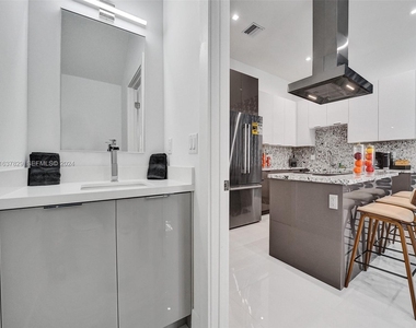 1222 Ne 15th Avenue - Photo Thumbnail 17