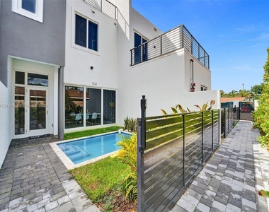 1222 Ne 15th Avenue - Photo Thumbnail 6
