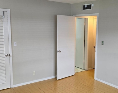 1621 Nw 46th Avenue - Photo Thumbnail 10