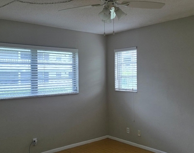 1621 Nw 46th Avenue - Photo Thumbnail 12