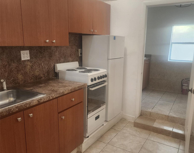 7800 Sw 9th Street - Photo Thumbnail 4