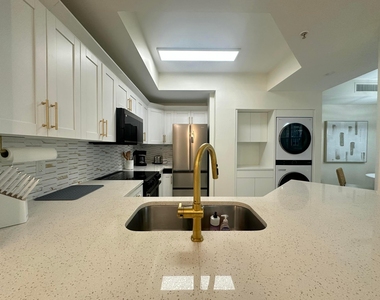 630 S Sapodilla Avenue - Photo Thumbnail 2
