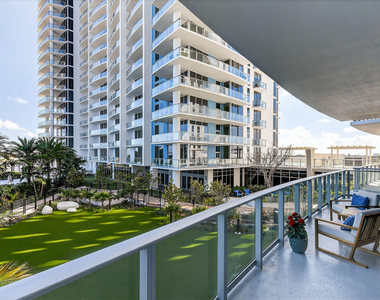 220 Lake Shore Drive - Photo Thumbnail 10