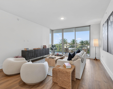 220 Lake Shore Drive - Photo Thumbnail 7