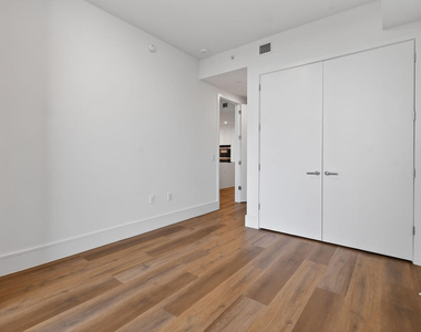 220 Lake Shore Drive - Photo Thumbnail 25