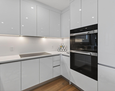 220 Lake Shore Drive - Photo Thumbnail 2
