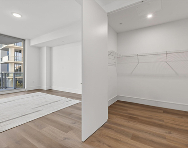 220 Lake Shore Drive - Photo Thumbnail 18