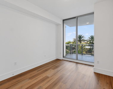 220 Lake Shore Drive - Photo Thumbnail 24