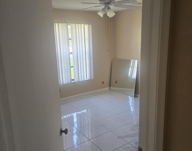 4290 Royal Banyan Way - Photo Thumbnail 3