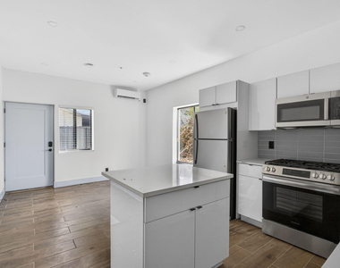 324 20th Street - Photo Thumbnail 6