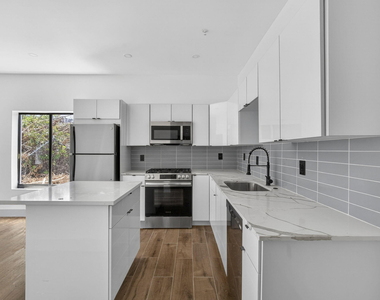 324 20th Street - Photo Thumbnail 5