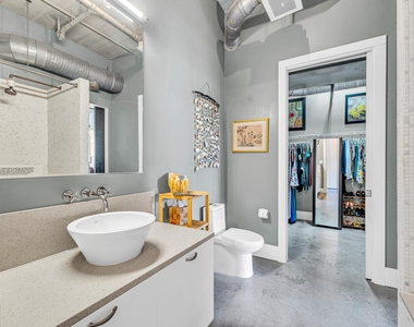 425 N Andrews Avenue - Photo Thumbnail 3