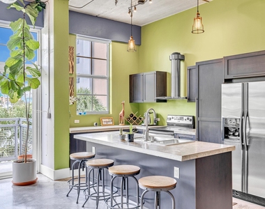 425 N Andrews Avenue - Photo Thumbnail 1