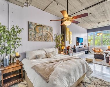 425 N Andrews Avenue - Photo Thumbnail 2
