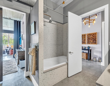 425 N Andrews Avenue - Photo Thumbnail 22