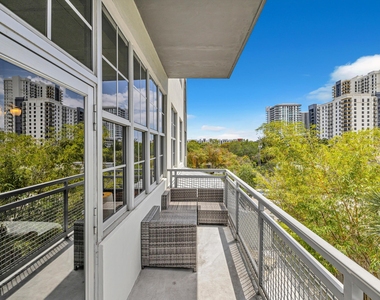 425 N Andrews Avenue - Photo Thumbnail 18