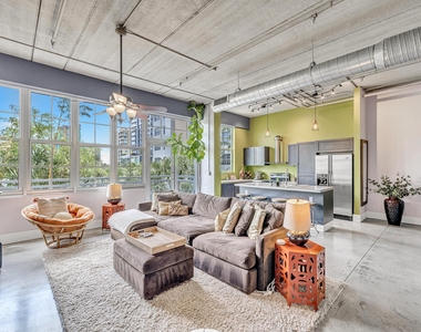 425 N Andrews Avenue - Photo Thumbnail 6