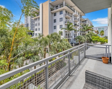 425 N Andrews Avenue - Photo Thumbnail 17