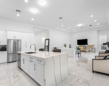 9256 Crestview Circle - Photo Thumbnail 7