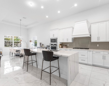 9256 Crestview Circle - Photo Thumbnail 14