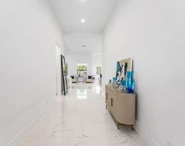 9256 Crestview Circle - Photo Thumbnail 5