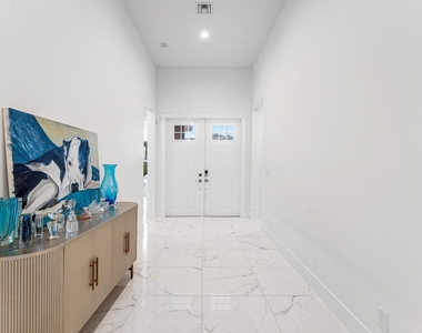 9256 Crestview Circle - Photo Thumbnail 4
