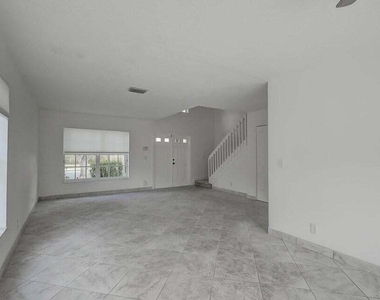 10758 Lake Jasmine Drive - Photo Thumbnail 8