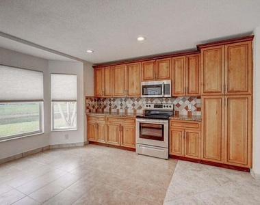 10758 Lake Jasmine Drive - Photo Thumbnail 4