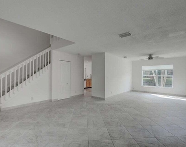 10758 Lake Jasmine Drive - Photo Thumbnail 7