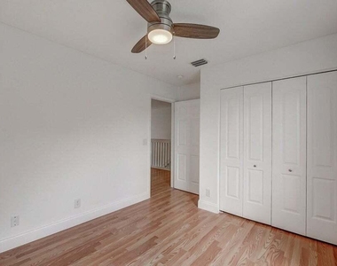 10758 Lake Jasmine Drive - Photo Thumbnail 28
