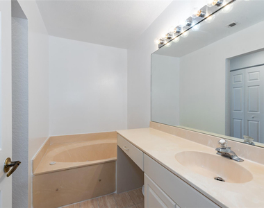 5704 Nw 127th Terrace - Photo Thumbnail 46