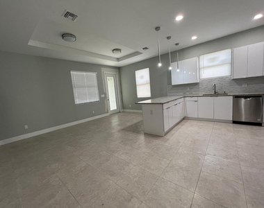 227 N E Street - Photo Thumbnail 6