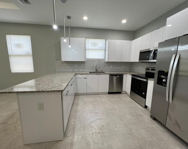 227 N E Street - Photo Thumbnail 3