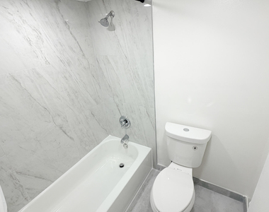 6475 W Oakland Park Boulevard - Photo Thumbnail 8