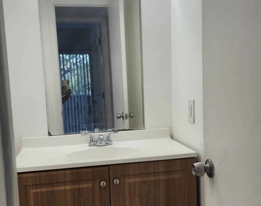 488 Ne 18th Avenue - Photo Thumbnail 4