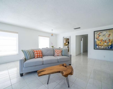 6 Lucerne Avenue - Photo Thumbnail 3