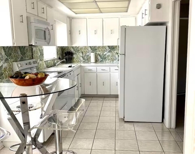 6 Lucerne Avenue - Photo Thumbnail 14