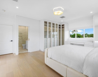 1366 Sw 4th Court - Photo Thumbnail 28