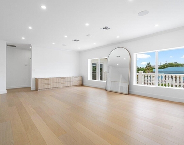 1366 Sw 4th Court - Photo Thumbnail 25