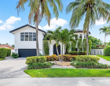 1366 Sw 4th Court - Photo Thumbnail 1