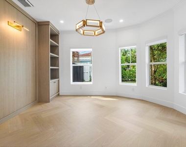 1366 Sw 4th Court - Photo Thumbnail 5